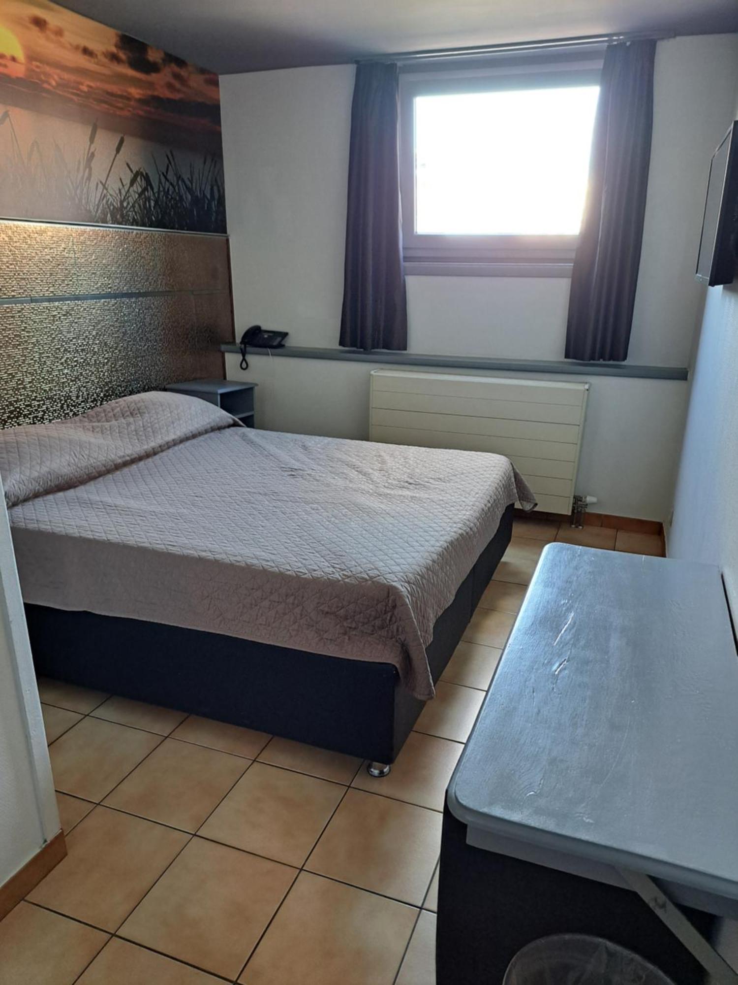 Le New Matinal Hotel La Louvière Buitenkant foto